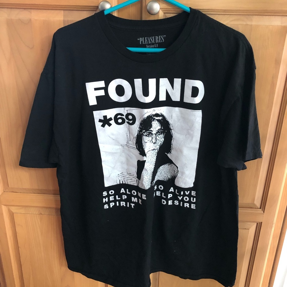 Pleasures t shirt size xl